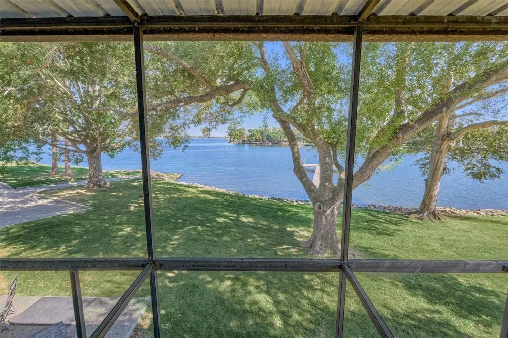 1428 Bowsprit Point Willis, TX 77318
