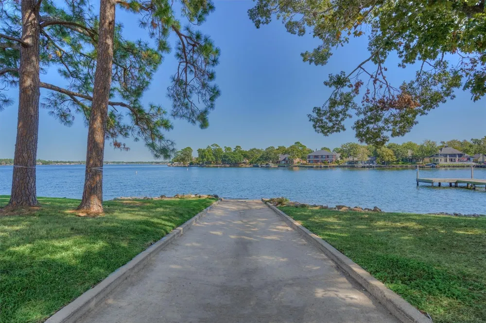 1428 Bowsprit Point Willis, TX 77318
