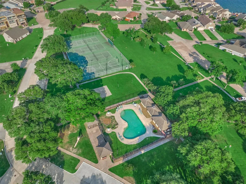1428 Bowsprit Point Willis, TX 77318
