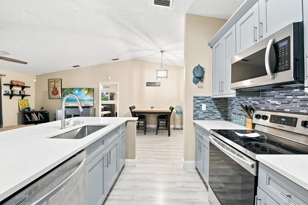 18 WINCHMORE LANE Boynton Beach, FL 33426