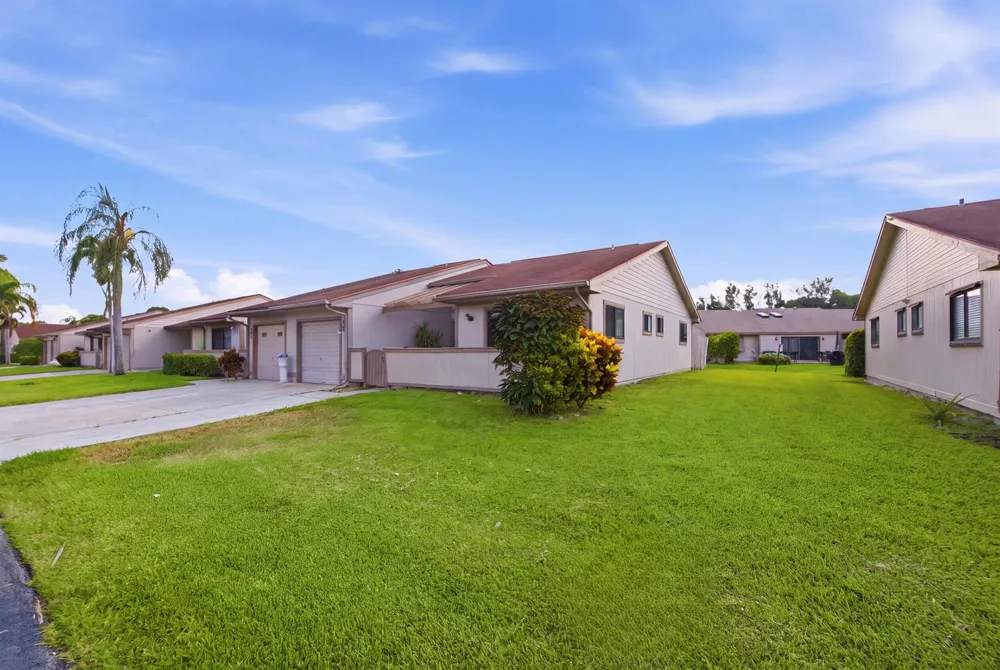 18 WINCHMORE LANE Boynton Beach, FL 33426