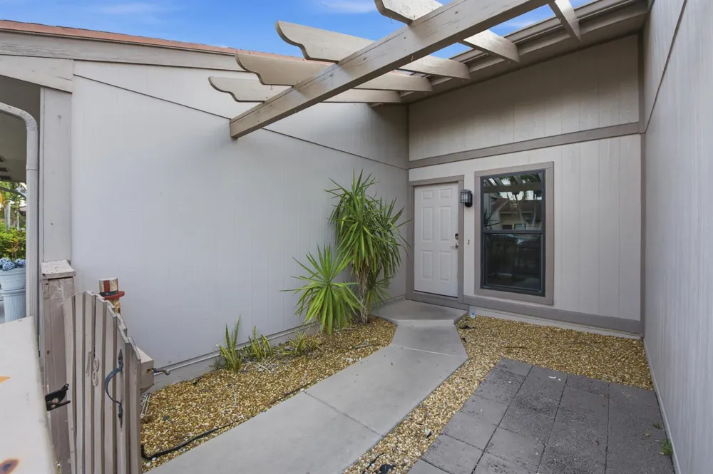 18 WINCHMORE LANE Boynton Beach, FL 33426