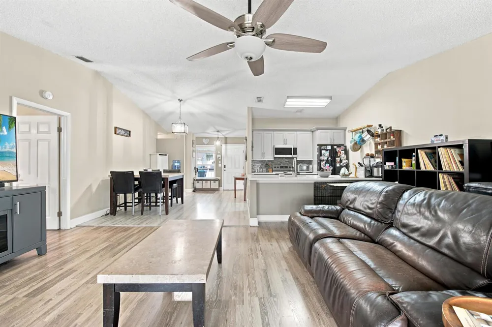 18 WINCHMORE LANE Boynton Beach, FL 33426