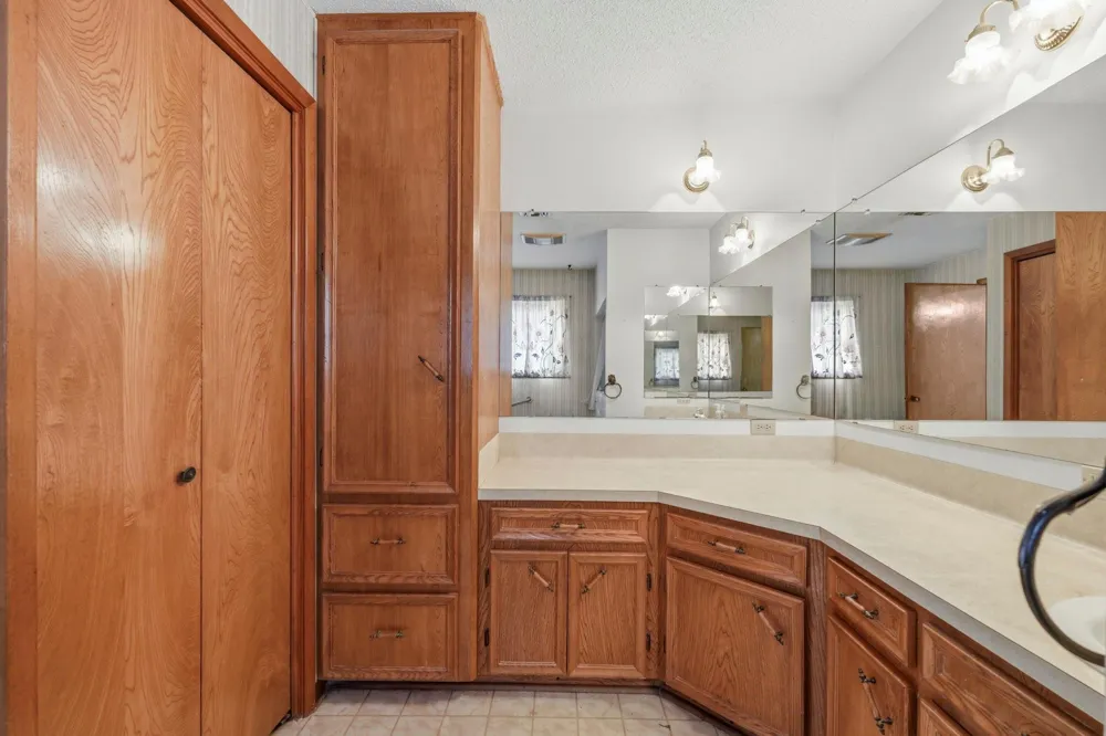 1736 County Road 182 Hallettsville, TX 77964