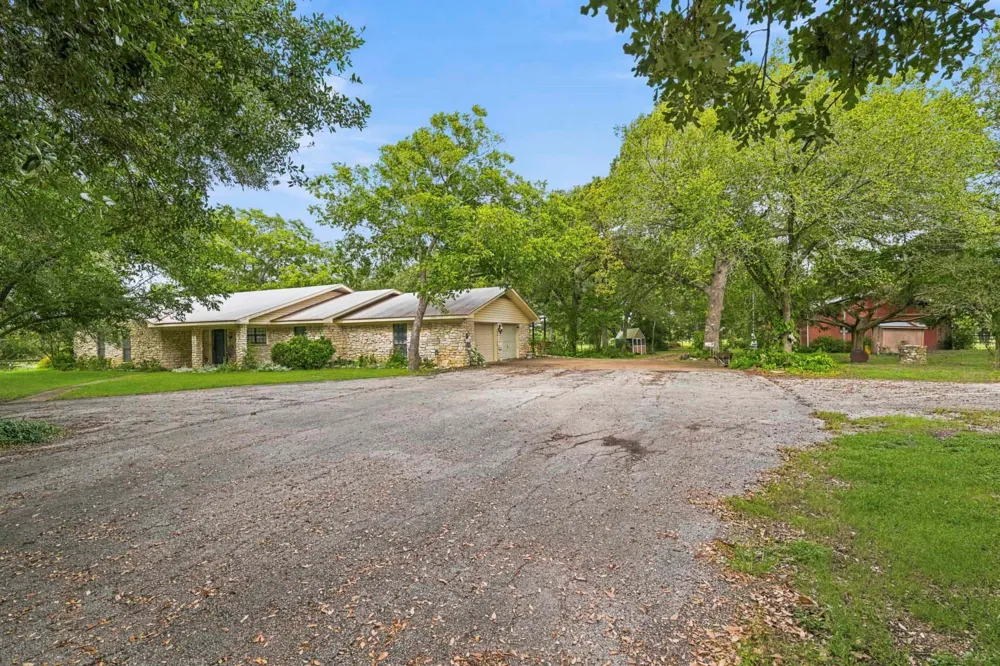 1736 County Road 182 Hallettsville, TX 77964