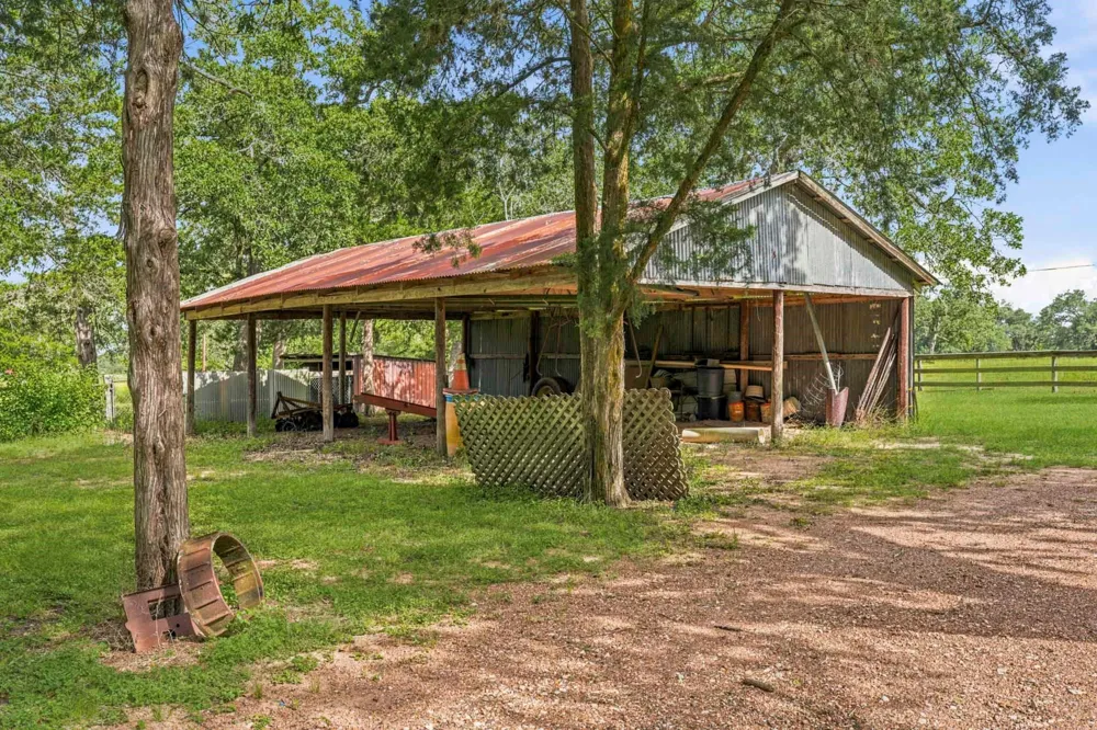 1736 County Road 182 Hallettsville, TX 77964