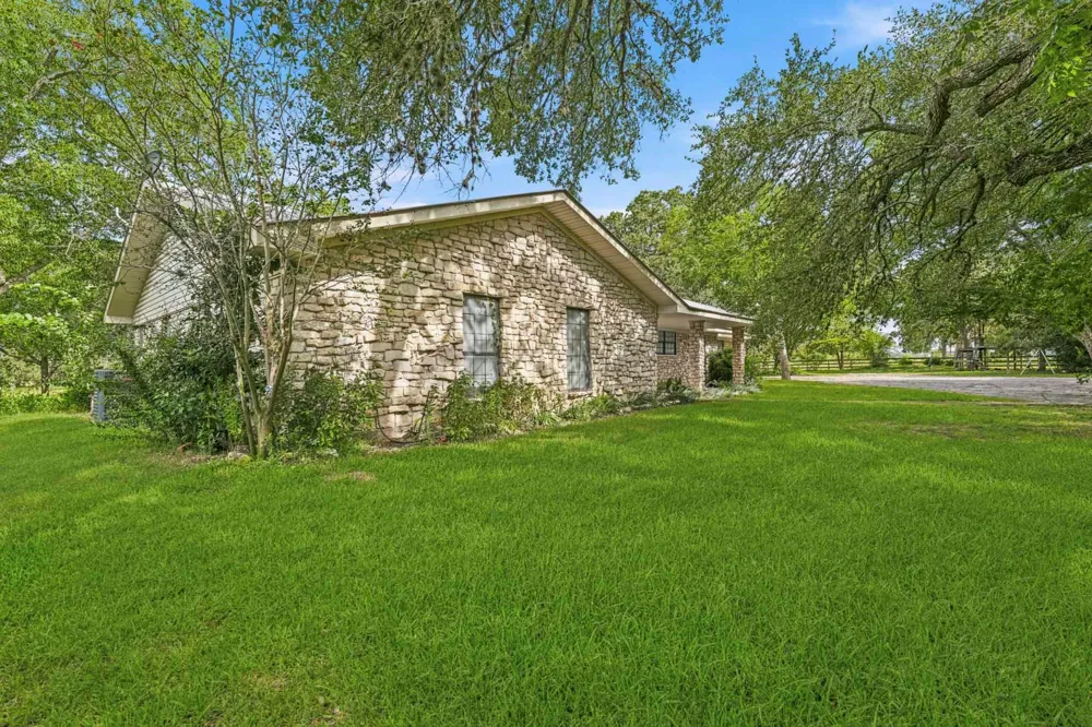 1736 County Road 182 Hallettsville, TX 77964