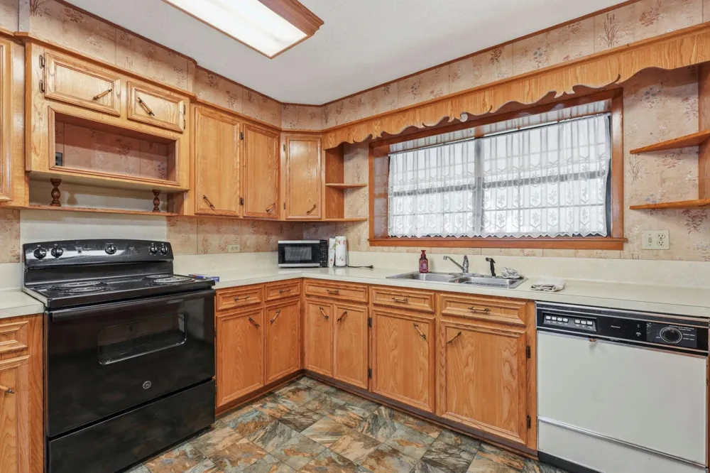 1736 County Road 182 Hallettsville, TX 77964