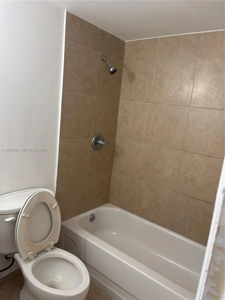 3600 NW 21st St #101 Lauderdale Lakes, FL 33311