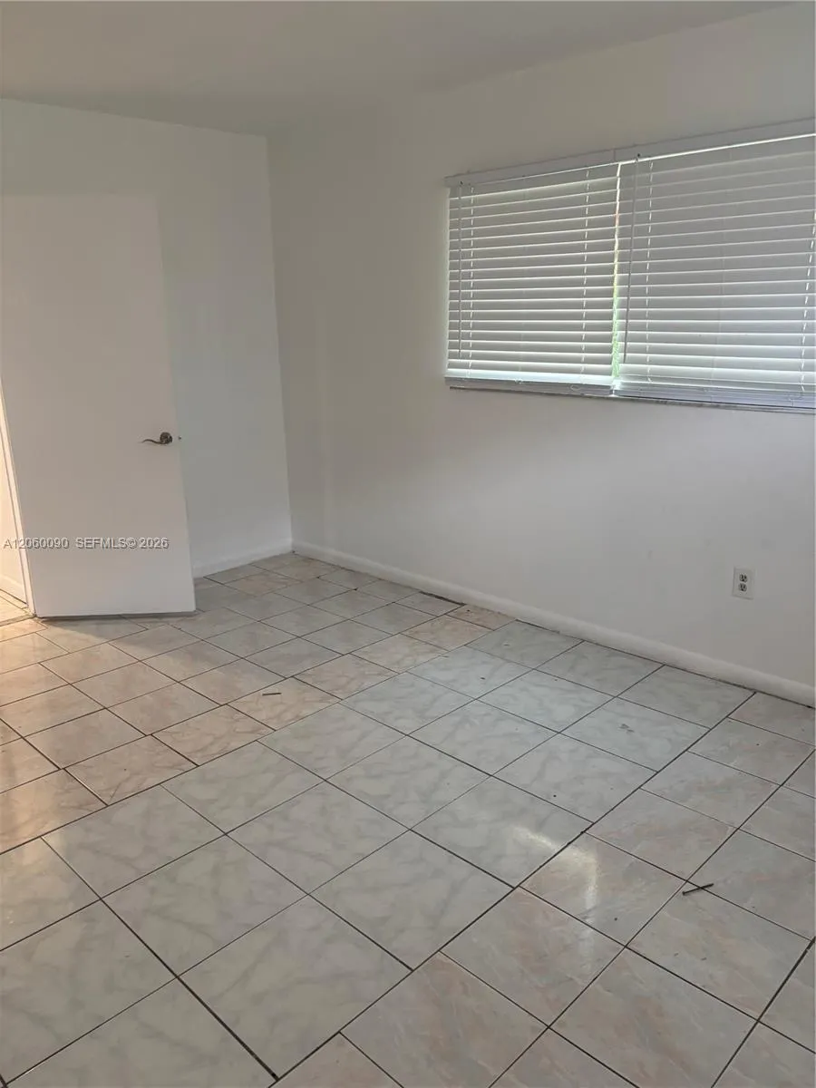 3600 NW 21st St #101 Lauderdale Lakes, FL 33311
