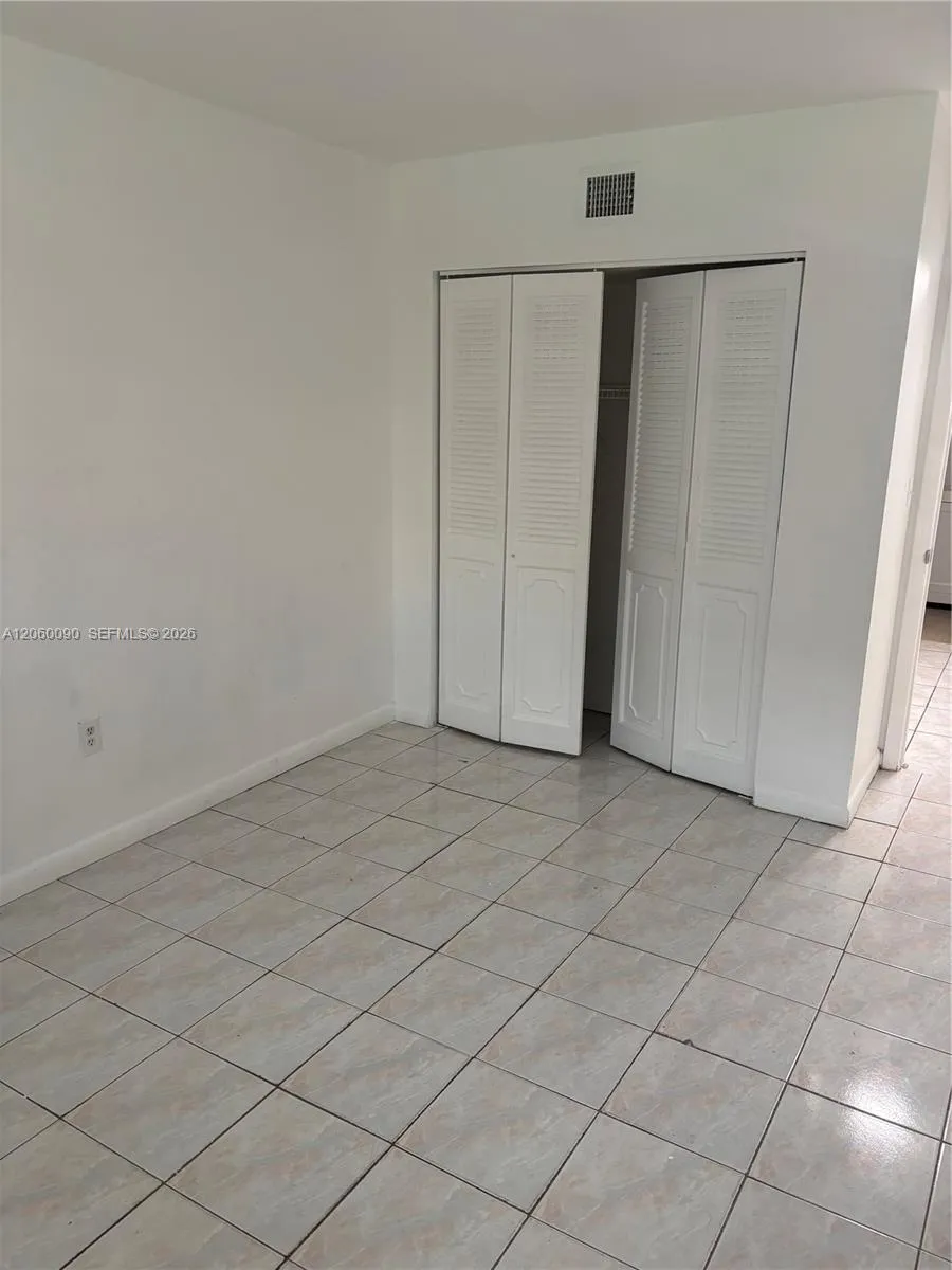 3600 NW 21st St #101 Lauderdale Lakes, FL 33311