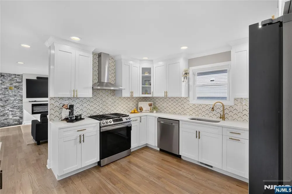 61 Bart Place Clifton, NJ 07013