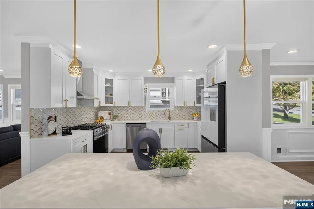 61 Bart Place Clifton, NJ 07013