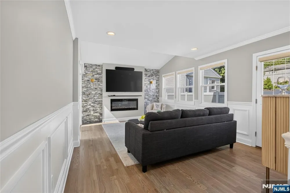 61 Bart Place Clifton, NJ 07013