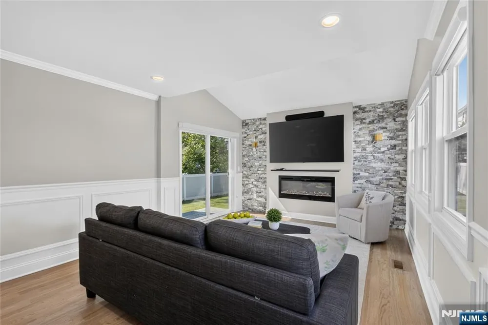 61 Bart Place Clifton, NJ 07013
