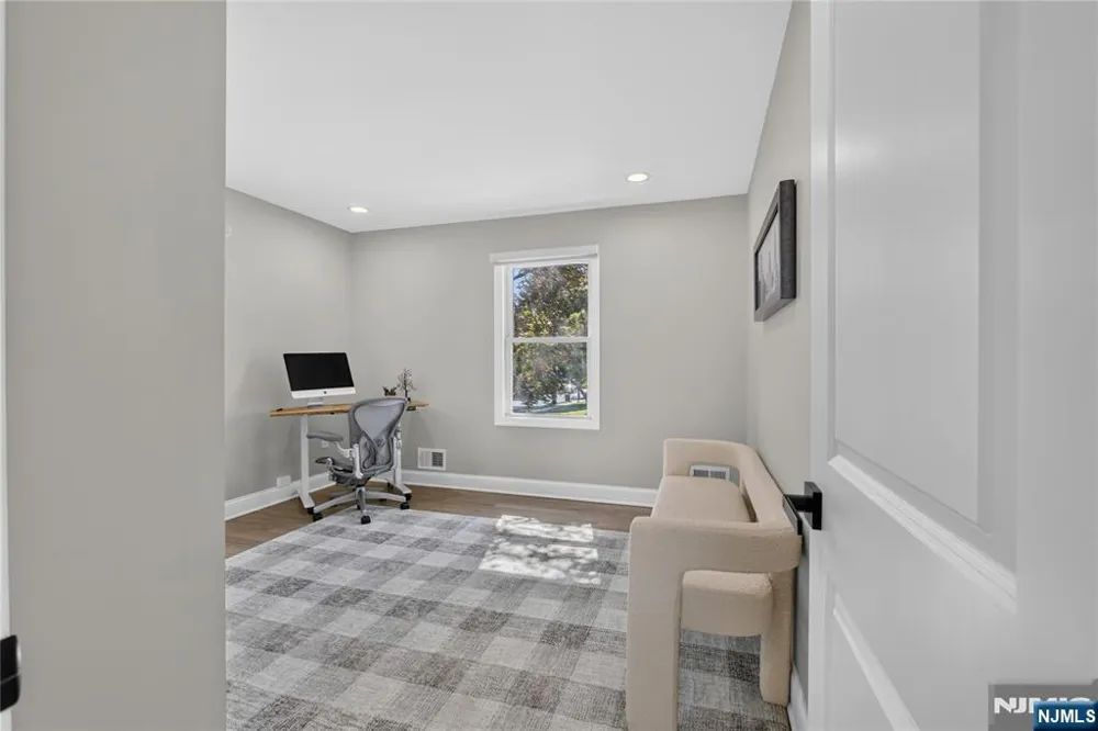 61 Bart Place Clifton, NJ 07013