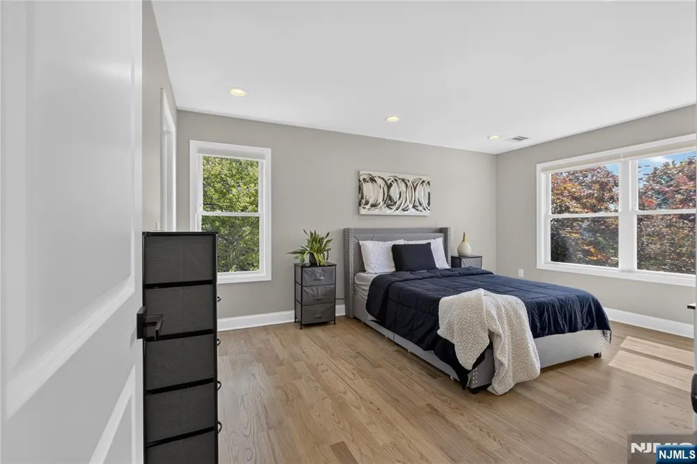 61 Bart Place Clifton, NJ 07013