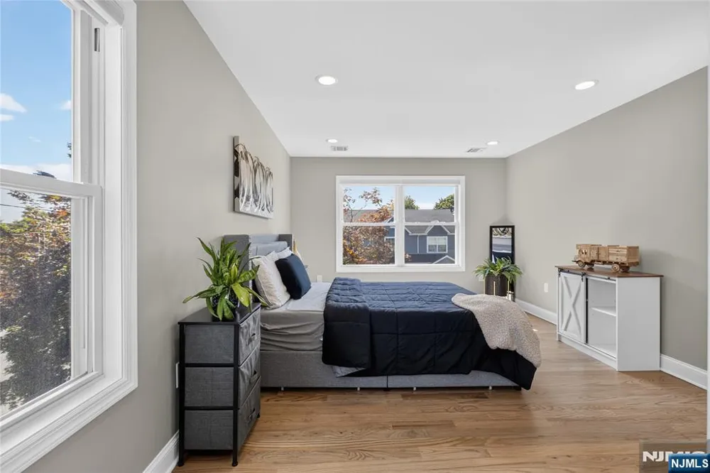 61 Bart Place Clifton, NJ 07013