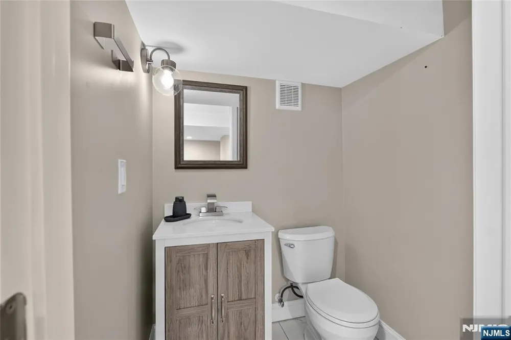 61 Bart Place Clifton, NJ 07013