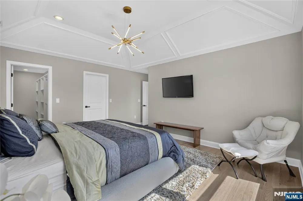 61 Bart Place Clifton, NJ 07013