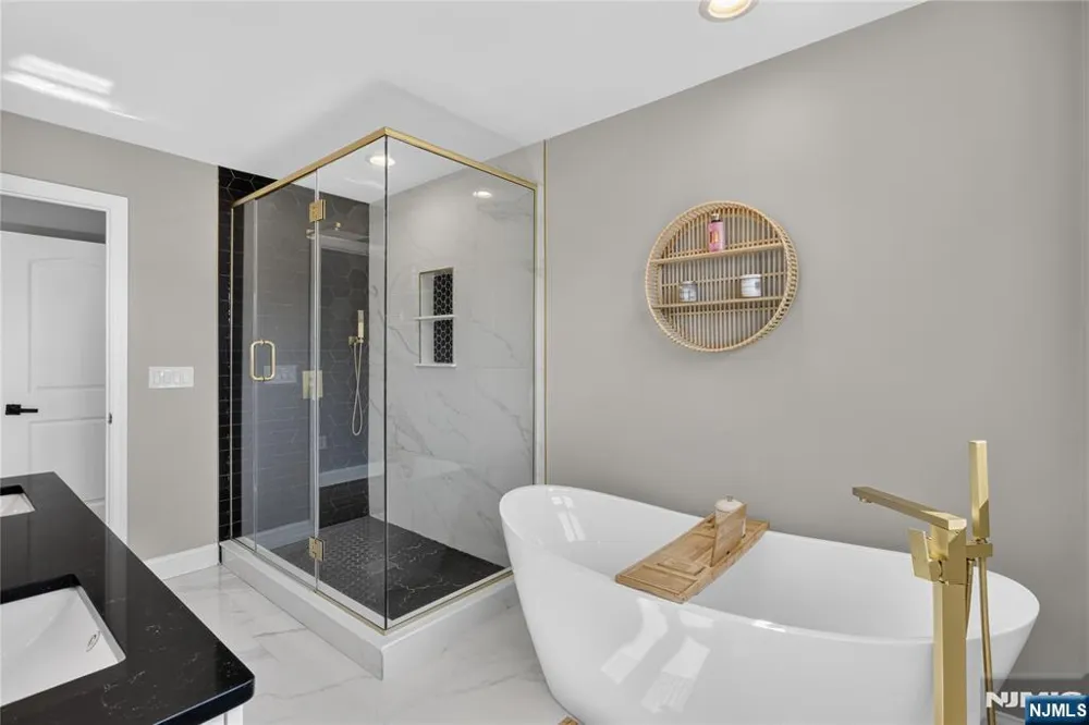 61 Bart Place Clifton, NJ 07013