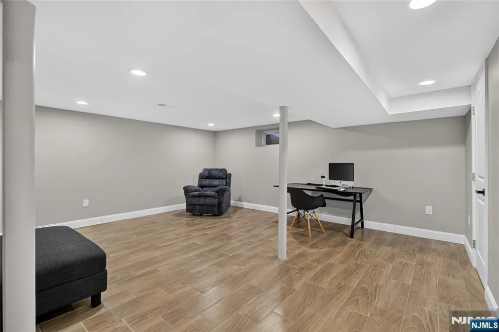 61 Bart Place Clifton, NJ 07013