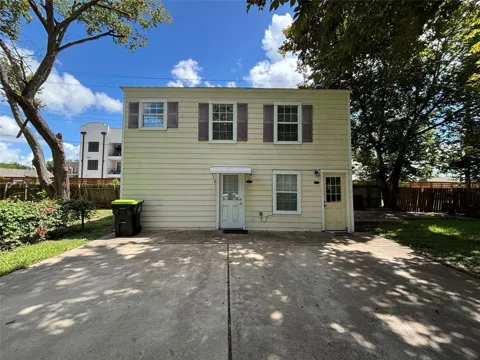 422 W Burleson Street