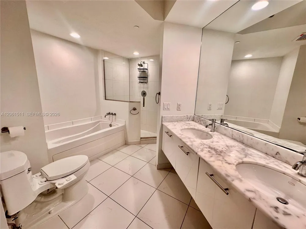 500 Brickell Ave #2407 Miami, FL 33131
