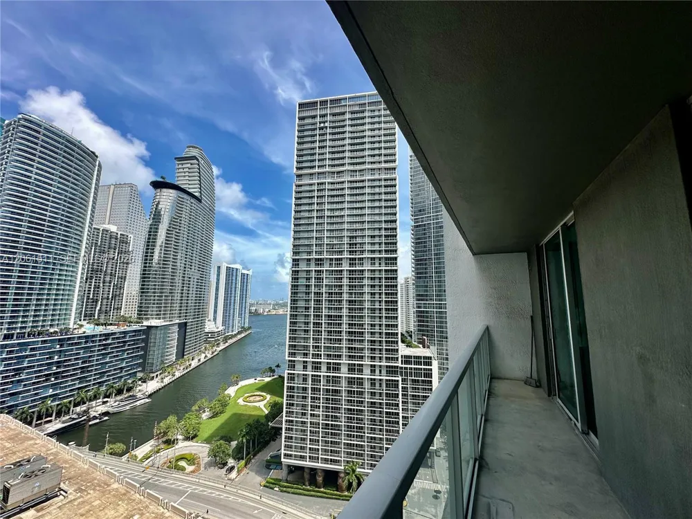 500 Brickell Ave #2407 Miami, FL 33131