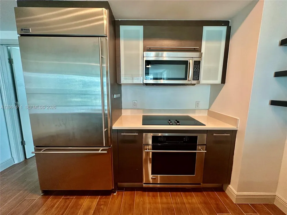 500 Brickell Ave #2407 Miami, FL 33131