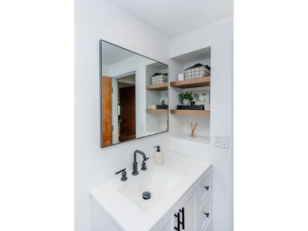 2928 Dean Parkway #4B Minneapolis, MN 55416