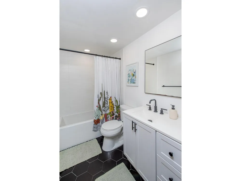 2928 Dean Parkway #4B Minneapolis, MN 55416