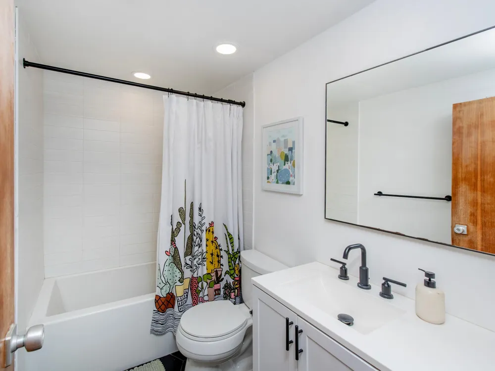 2928 Dean Parkway #4B Minneapolis, MN 55416