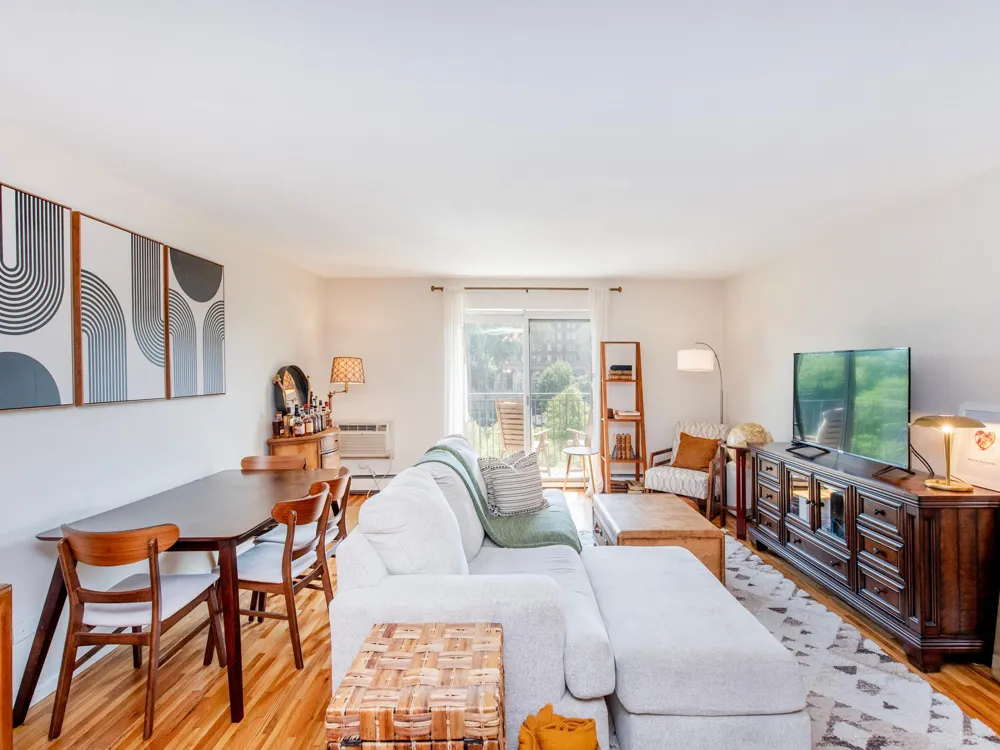 2928 Dean Parkway #4B Minneapolis, MN 55416