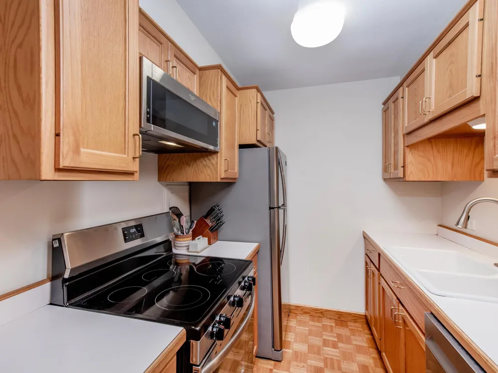 2928 Dean Parkway #4B Minneapolis, MN 55416