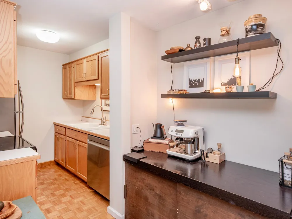 2928 Dean Parkway #4B Minneapolis, MN 55416