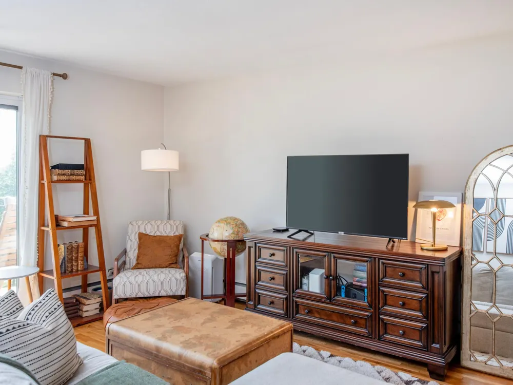 2928 Dean Parkway #4B Minneapolis, MN 55416