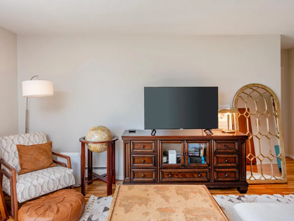 2928 Dean Parkway #4B Minneapolis, MN 55416