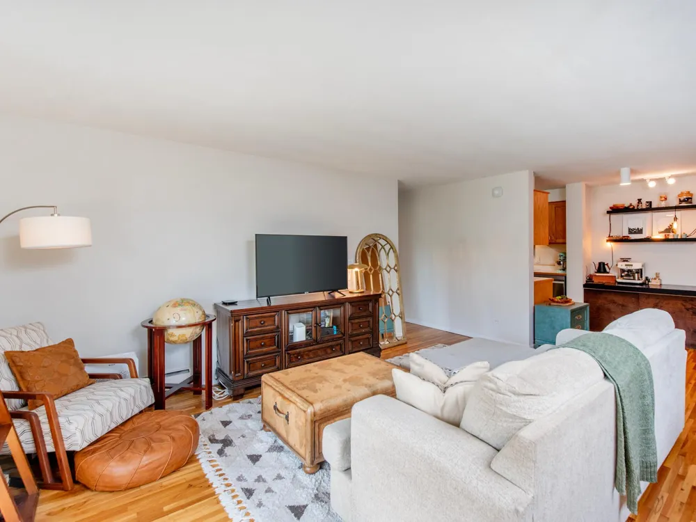 2928 Dean Parkway #4B Minneapolis, MN 55416