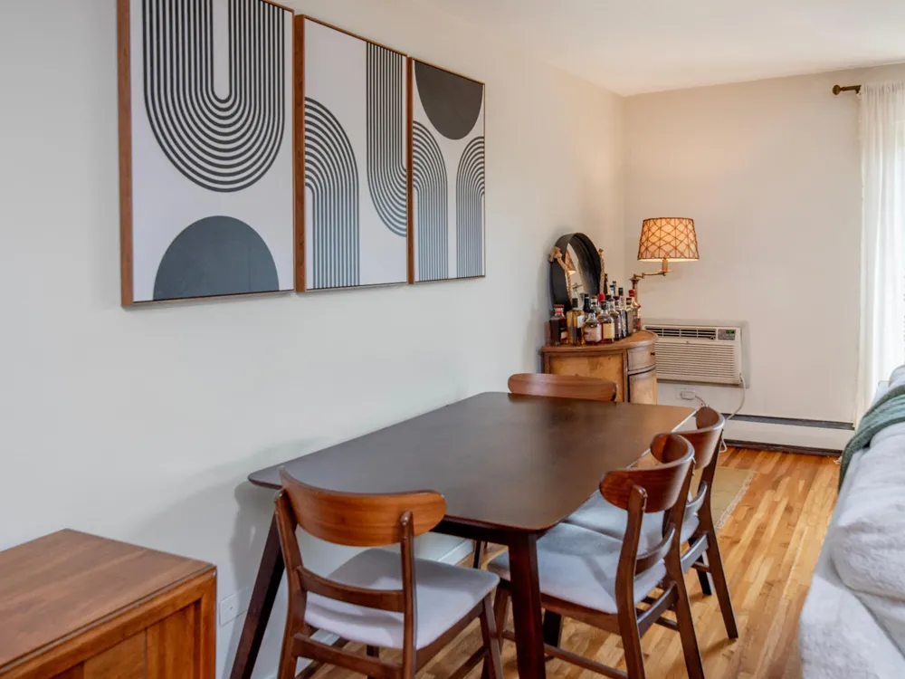 2928 Dean Parkway #4B Minneapolis, MN 55416