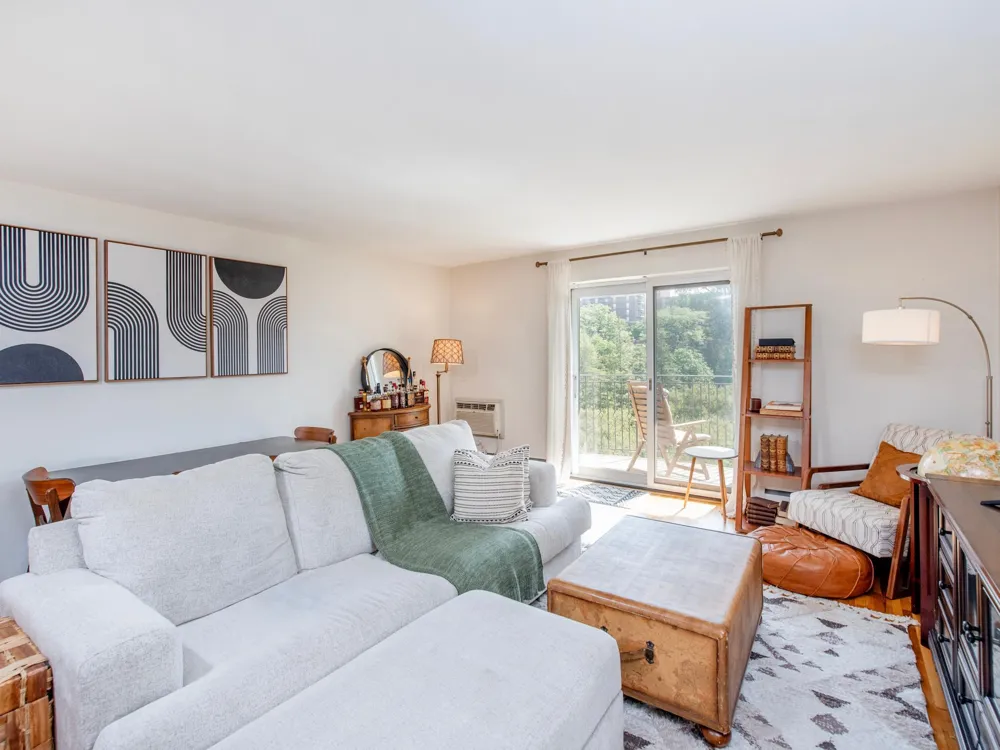 2928 Dean Parkway #4B Minneapolis, MN 55416