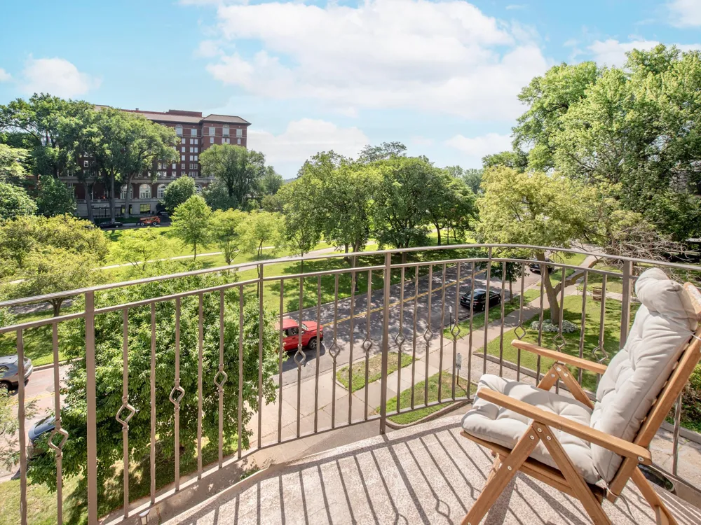 2928 Dean Parkway #4B Minneapolis, MN 55416