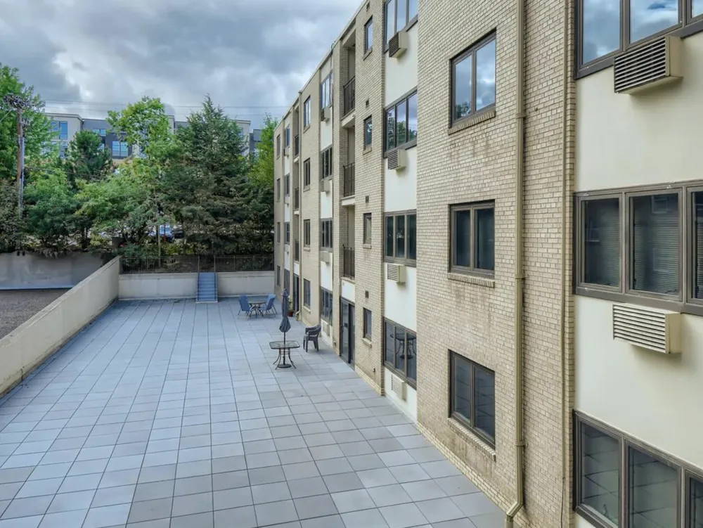 2928 Dean Parkway #4B Minneapolis, MN 55416