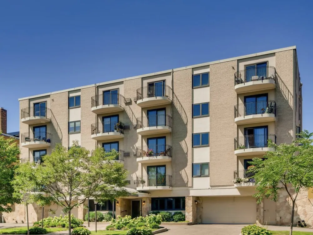 2928 Dean Parkway #4B Minneapolis, MN 55416