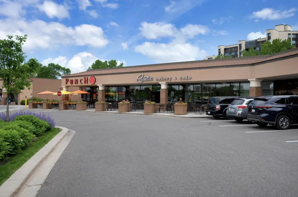 2928 Dean Parkway #4B Minneapolis, MN 55416