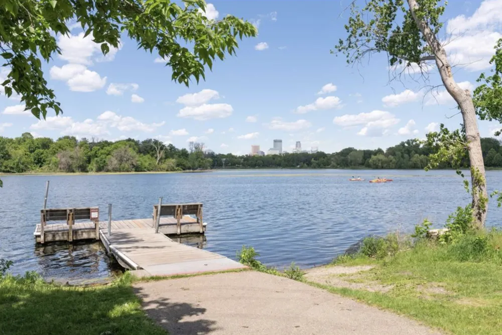 2928 Dean Parkway #4B Minneapolis, MN 55416