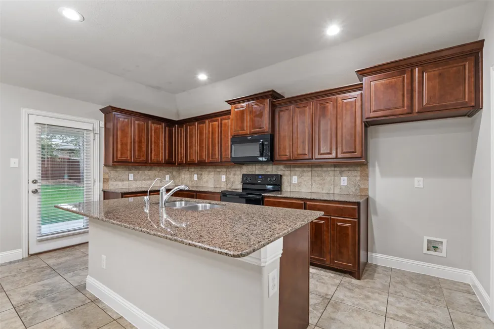 3733 Cecelia Lane Forest Hill, TX 76140