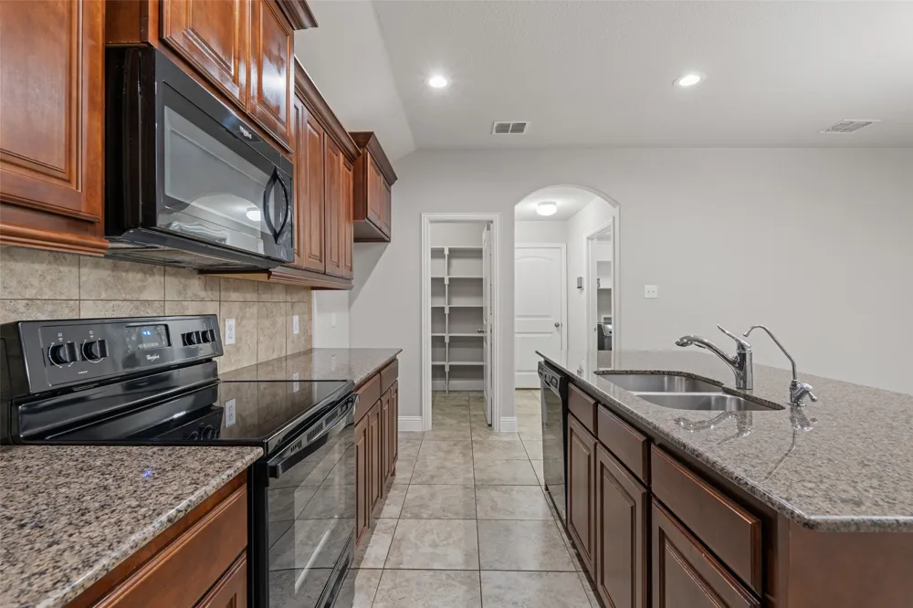 3733 Cecelia Lane Forest Hill, TX 76140