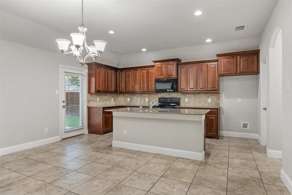 3733 Cecelia Lane Forest Hill, TX 76140