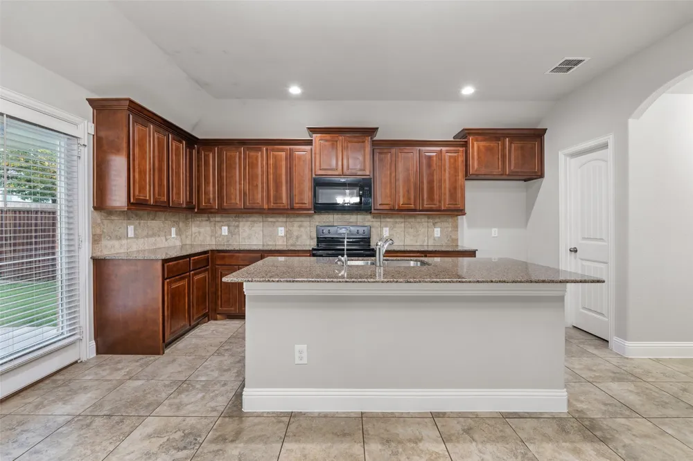 3733 Cecelia Lane Forest Hill, TX 76140